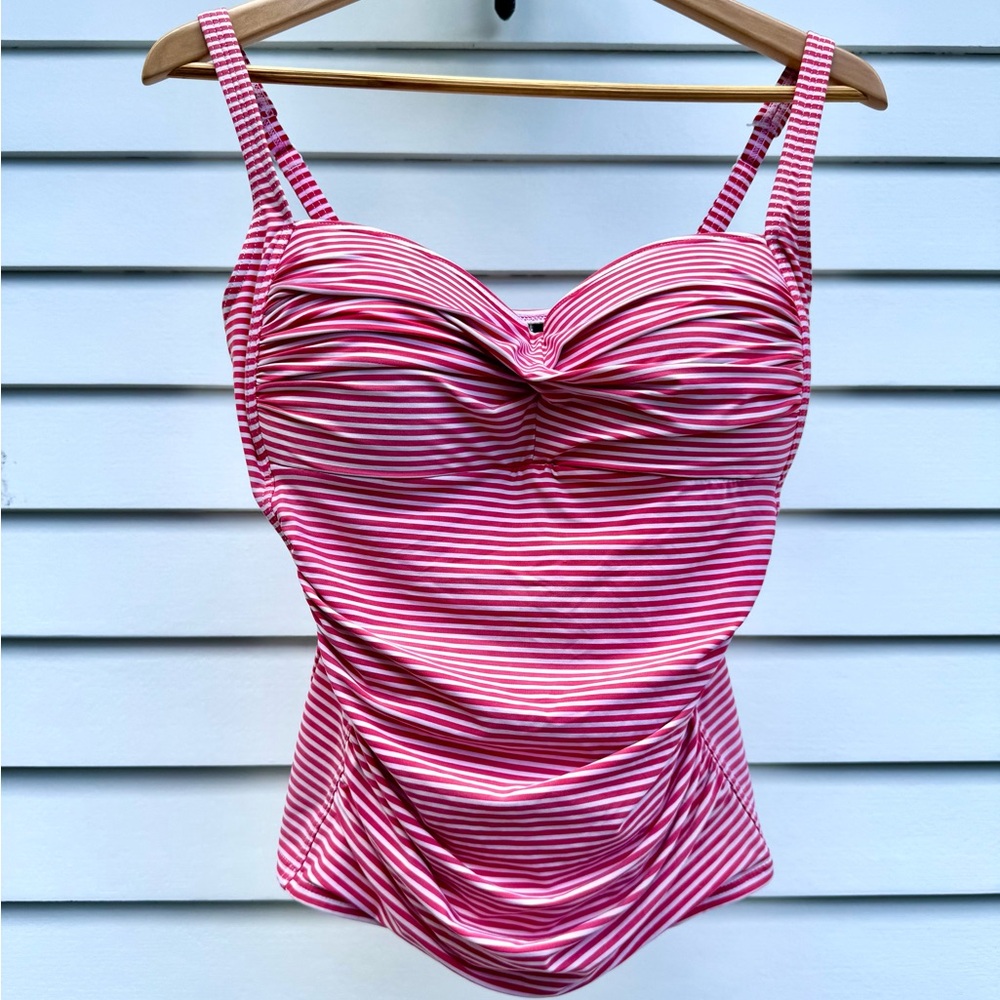 Two-piece Bond-Eye Twist Top Ruched Tankini Swimsuit, Red/White Striped US 10